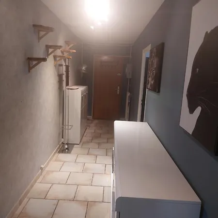 Plaisir Frontalier Apartment
